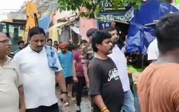 चास नगर निगम का अतिक्रमण हटाओ अभियान जारी, महापौर व उपमहापौर ने किया स्थलीय निरीक्षण