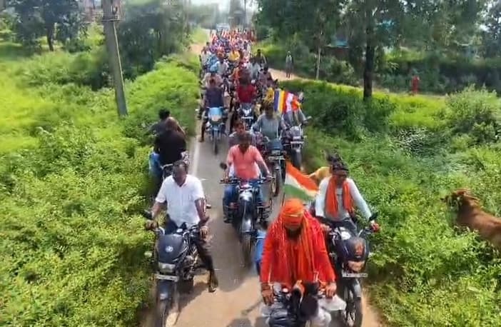 9 माह की साइकिल यात्रा के बाद जांगी पहुंचे कुंदन, ग्रामीणों ने किया जोरदार स्वागत