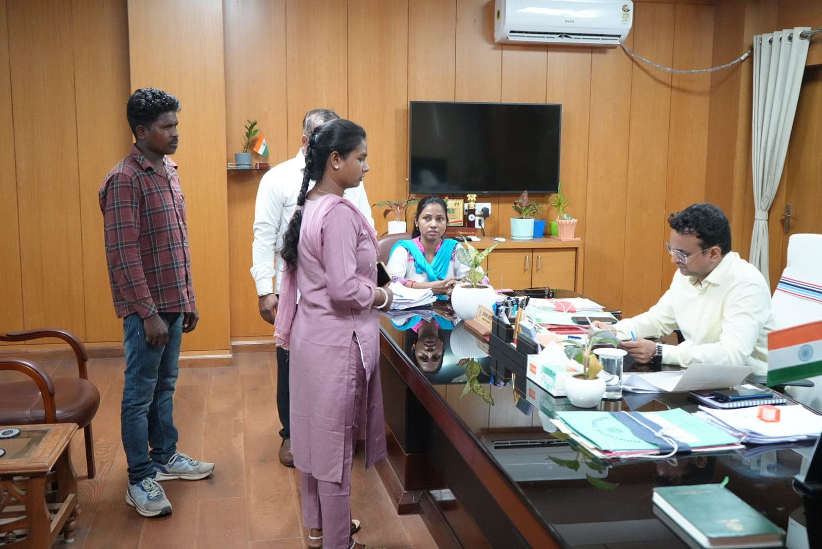 जनता दरबार में उपायुक्त ने सुनीं समस्याएं, अधिकारियों को दिए त्वरित निष्पादन के निर्देश