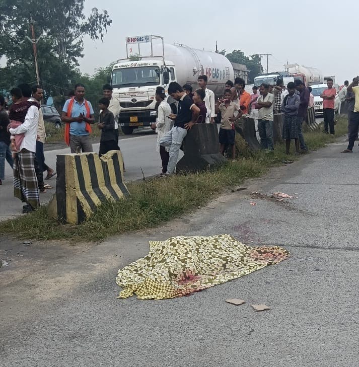 अज्ञात वाहन की टक्कर से 25 वर्षीय युवक की मौत, मुआवजे को लेकर सड़क जाम