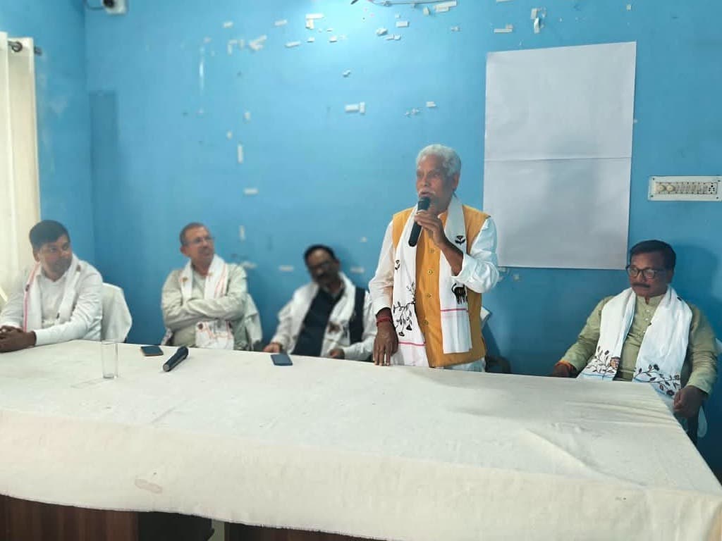 गांधी-शास्त्री जयंती पर बटेश्वर प्रसाद मेहता ने प्रतिमाओं पर किया माल्यार्पण, विचार गोष्ठी में रखे अपने विचार