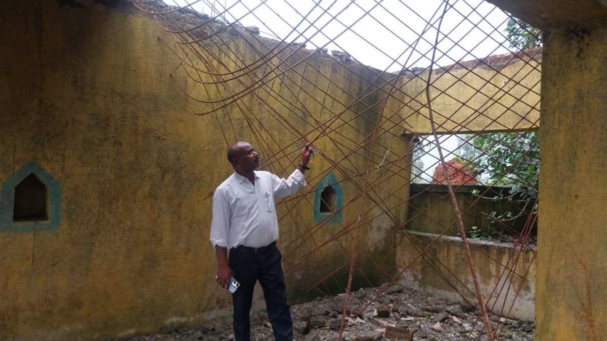 लातेहार में सरहुल सरना स्थल का मंडप ढहा, ग्रामीणों में नाराजगी