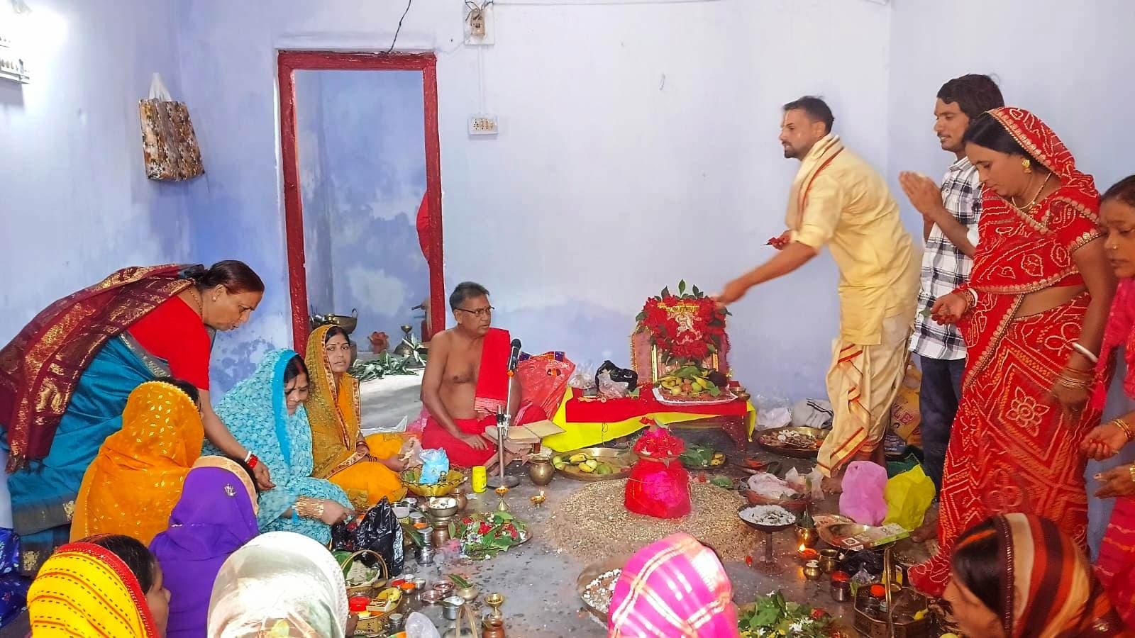 कोयलांचल भुरकुंडा में शारदीय नवरात्र के दुसरे दिन मां ब्रह्मचारिणी की हुई पूजा अर्चना