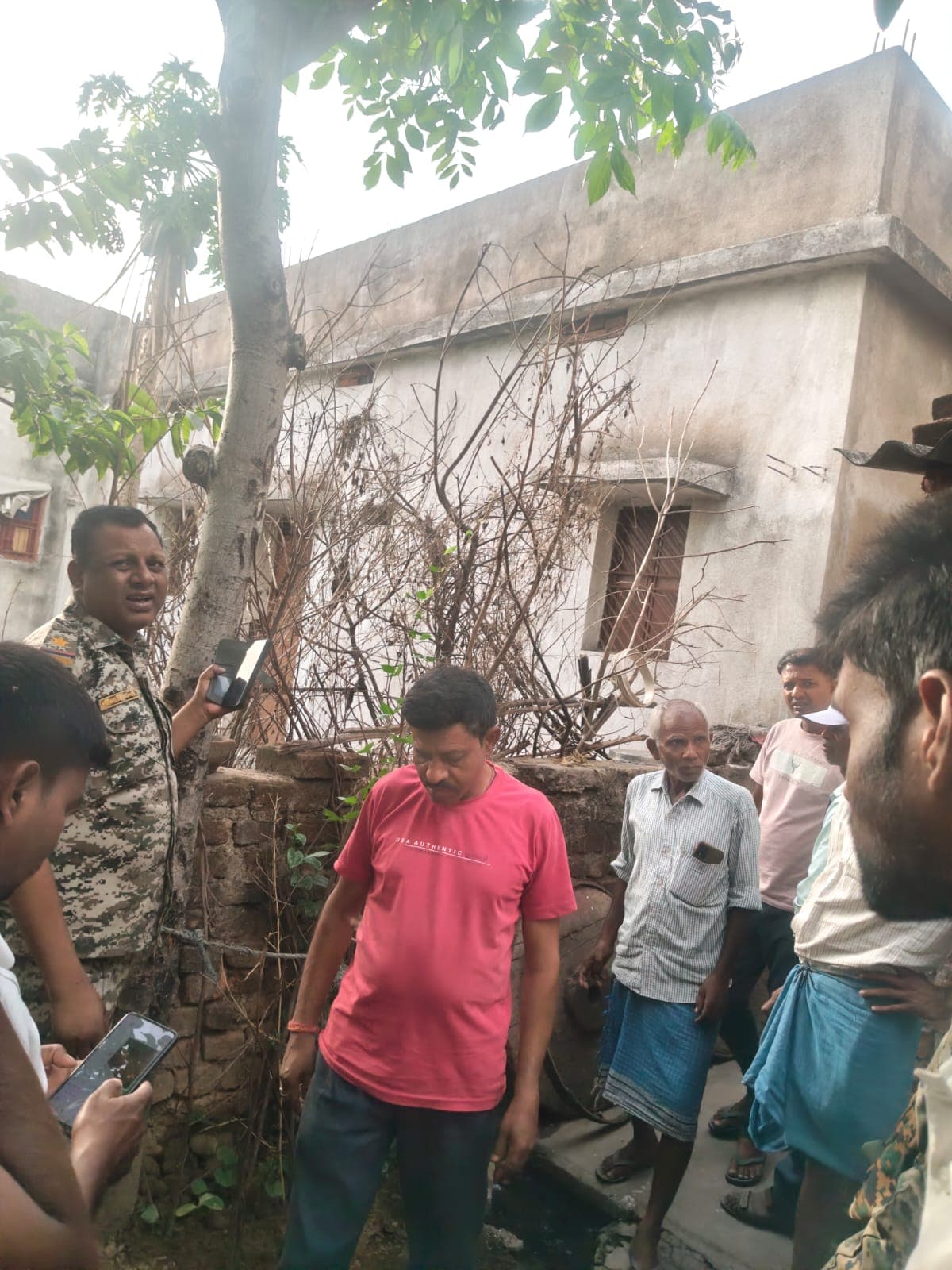 केरेडारी में चोरों ने घर में सेंध लगाने की कोशिश की, ग्रामीणों की सतर्कता से भागे