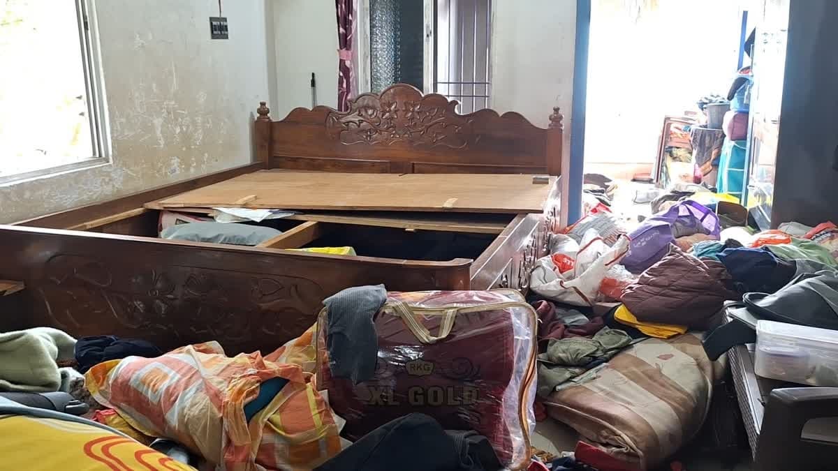 पाकुड़ में पुलिसकर्मी और कारोबारी के घर चोरी