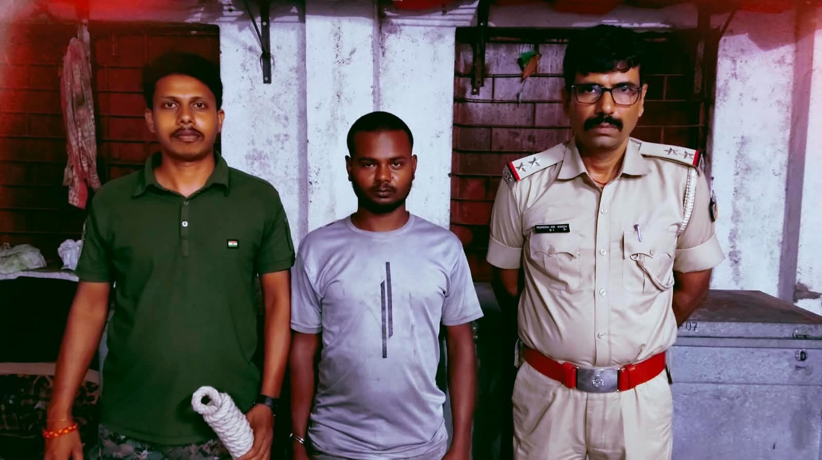 भेलवावारा में मोबाइल दुकान का ताला तोड़कर चोरी, आरोपी गिरफ्तार