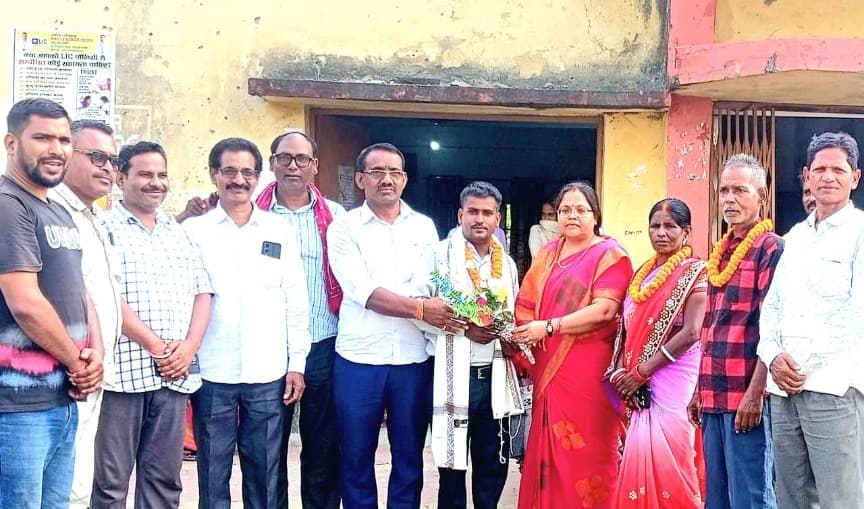 सम्मान: हजारीबाग रत्न मिलने पर सामाजिक कार्यकर्ता सिकंदर कुमार सम्मानित