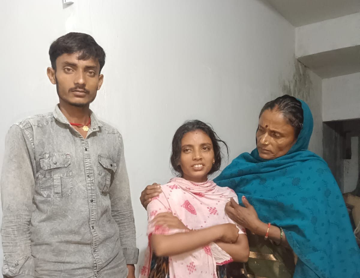 भटकी हुई मानसिक रूप से अस्वस्थ युवती को कटकमसांडी पुलिस ने परिजनों से मिलाया