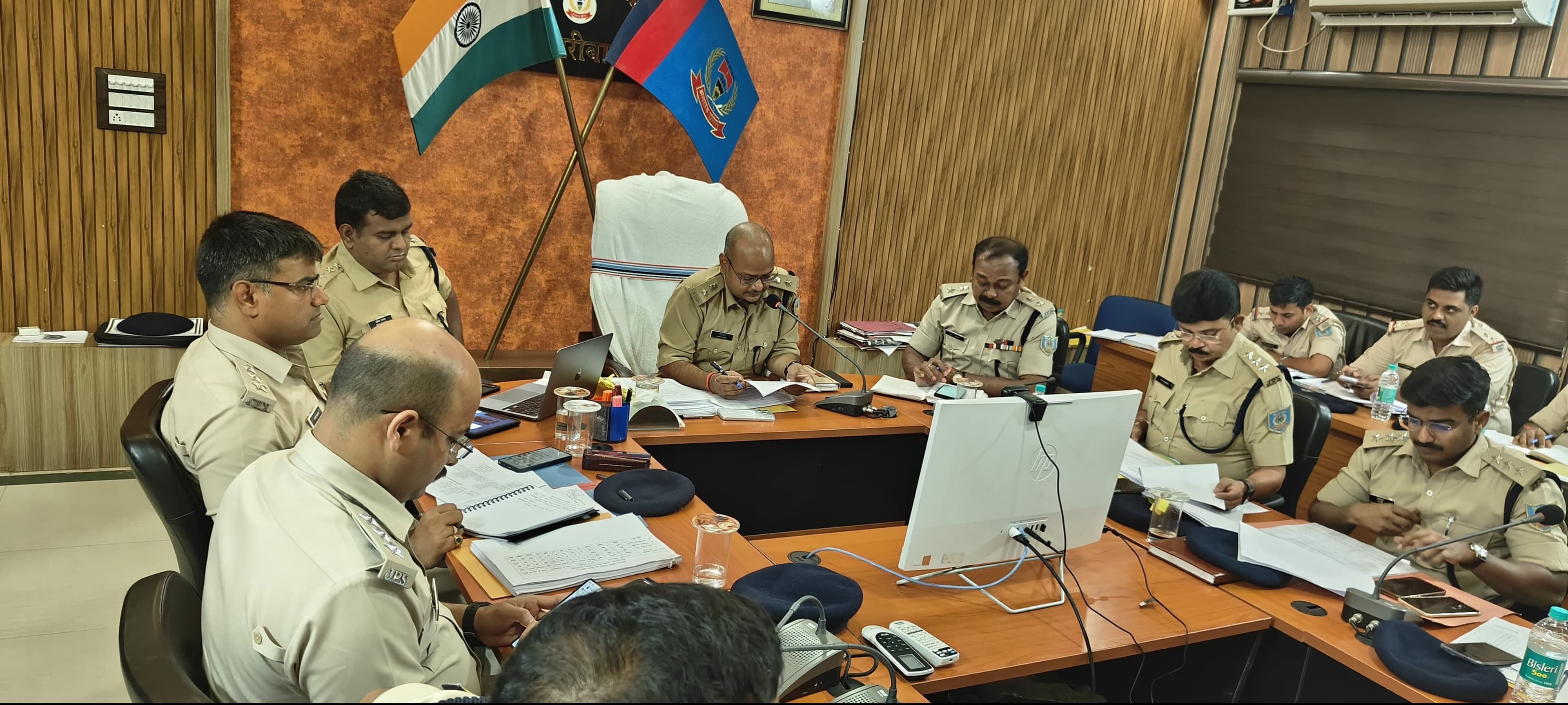 हजारीबाग पुलिस का बड़ा एक्शन प्लान: लंबित केस और वारंट पर चलेगा विशेष अभियान, अपराधियों पर कसेगा शिकंजा