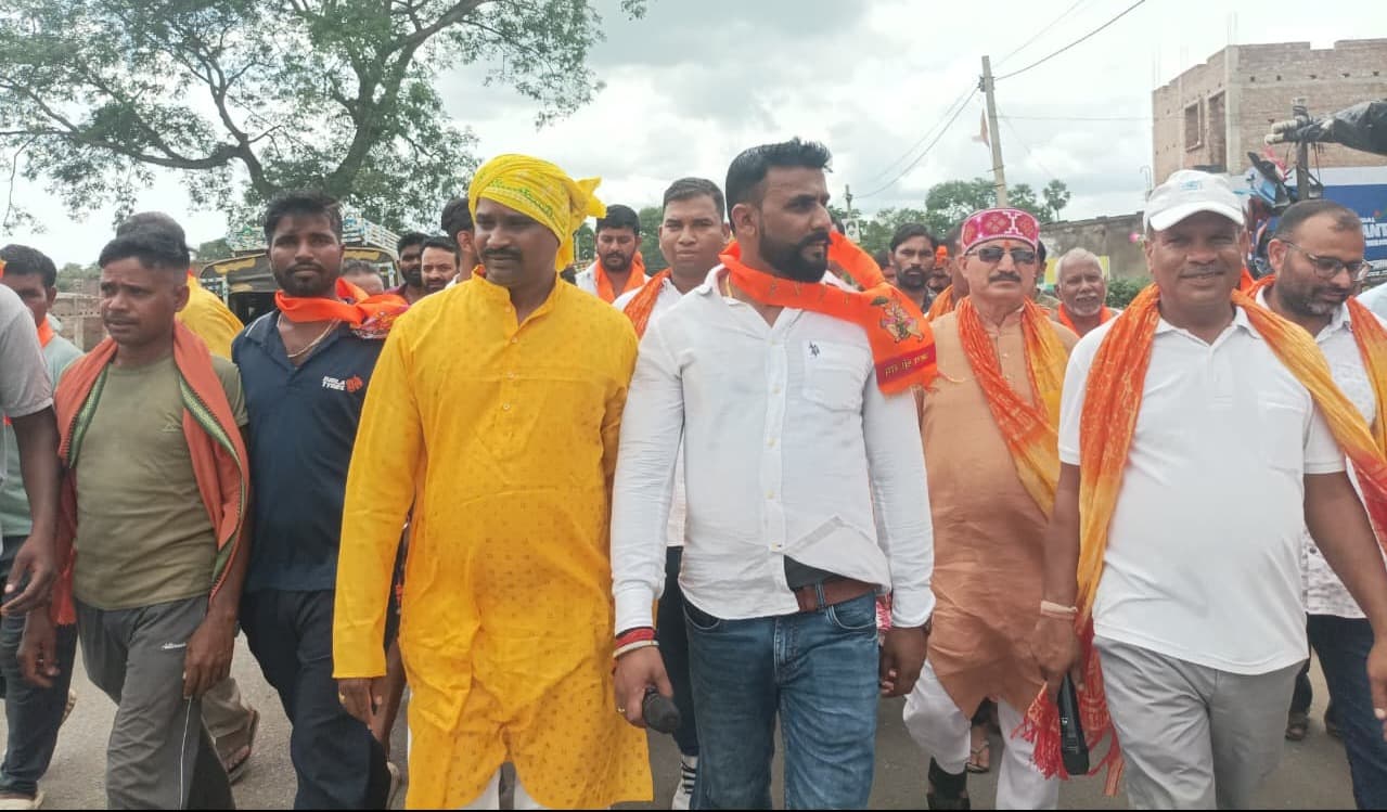 कटकमदाग से बोल बम के जयघोष के बीच सैकड़ों शिवभक्त देवघर रवाना