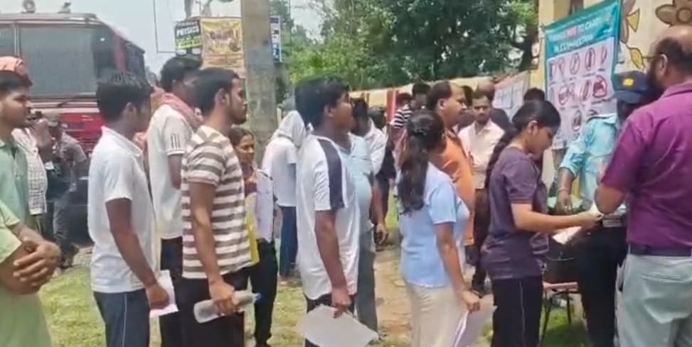 NEET परीक्षा को लेकर बोकारो में हाई अलर्ट, डीसी-एसपी ने संभाला मोर्चा, 8 केंद्रों पर कड़ी निगरानी