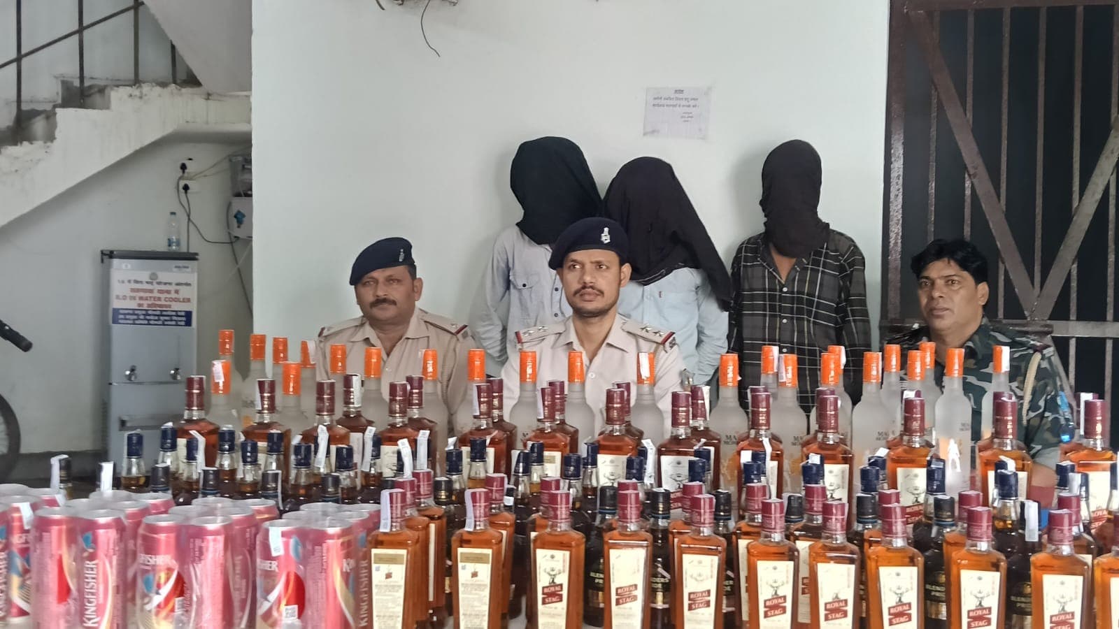 सतगावां पुलिस की बड़ी कार्रवाई भारी मात्रा मे अवैध शराब जप्त ड्राइवर फरार 