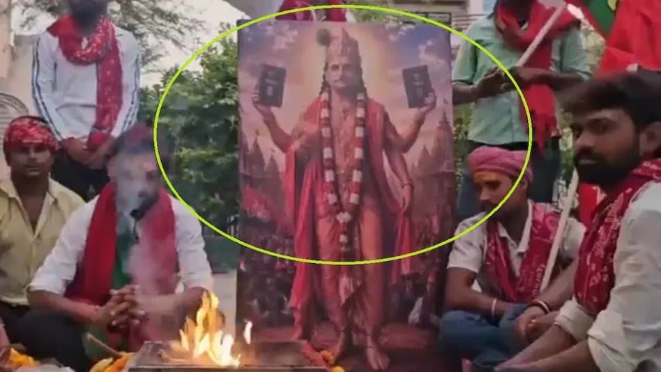 जन्मदिन पर 'कृष्ण' के रूप में दिखे अखिलेश यादव, पोस्टर को लेकर छिड़ा सियासी विवाद