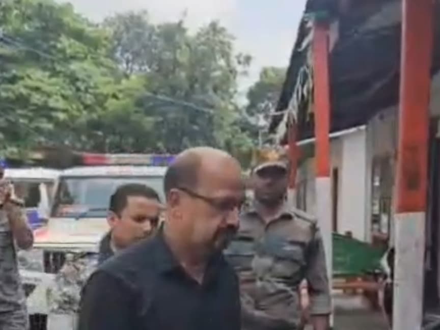 नाबालिग से यौन शोषण के आरोप में सिविल सर्जन डॉ. अनिल कुमार हिरासत में