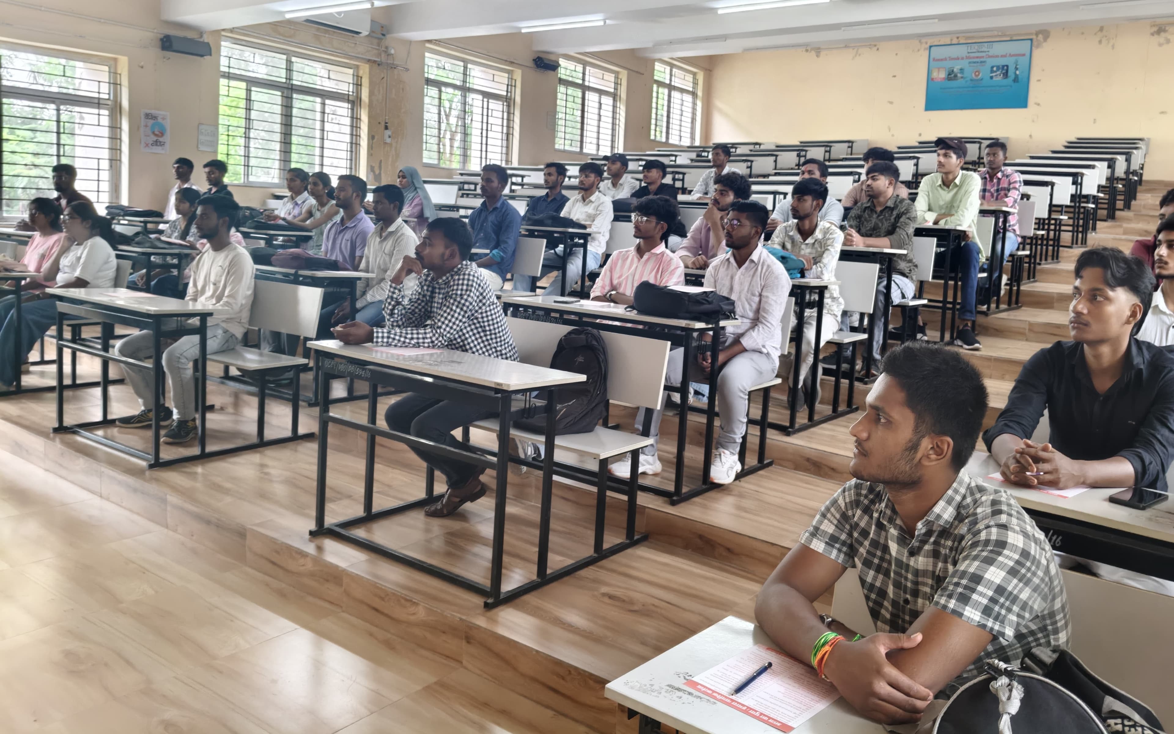 विभावि यूसीईटी में AI एवं मशीन लर्निंग के प्रथम सेमेस्टर छात्रों का स्वागत