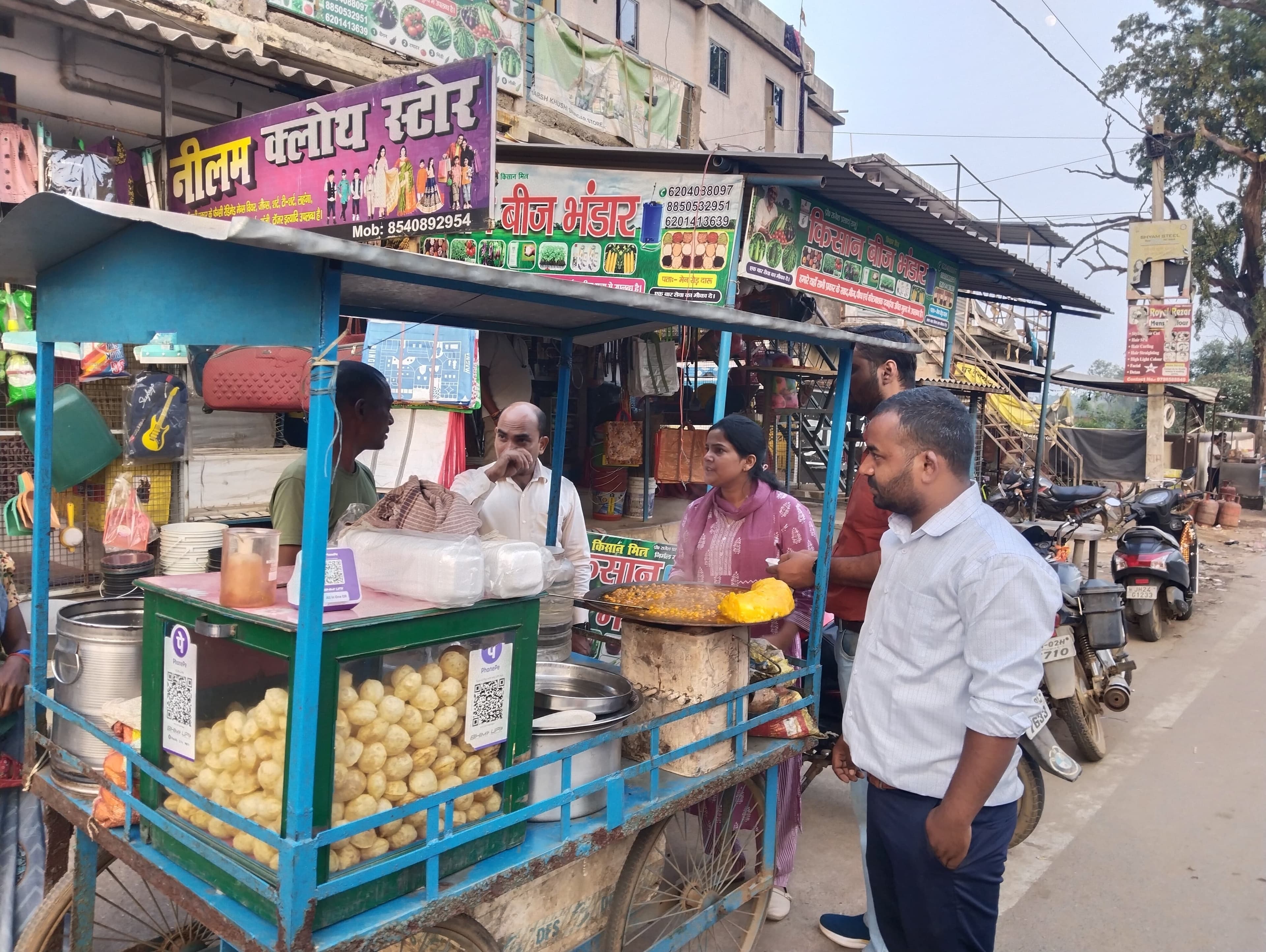 दारू में खाद्य सुरक्षा विभाग की छापेमारी, 71 लीटर एक्सपायरी कोल्ड ड्रिंक जब्त