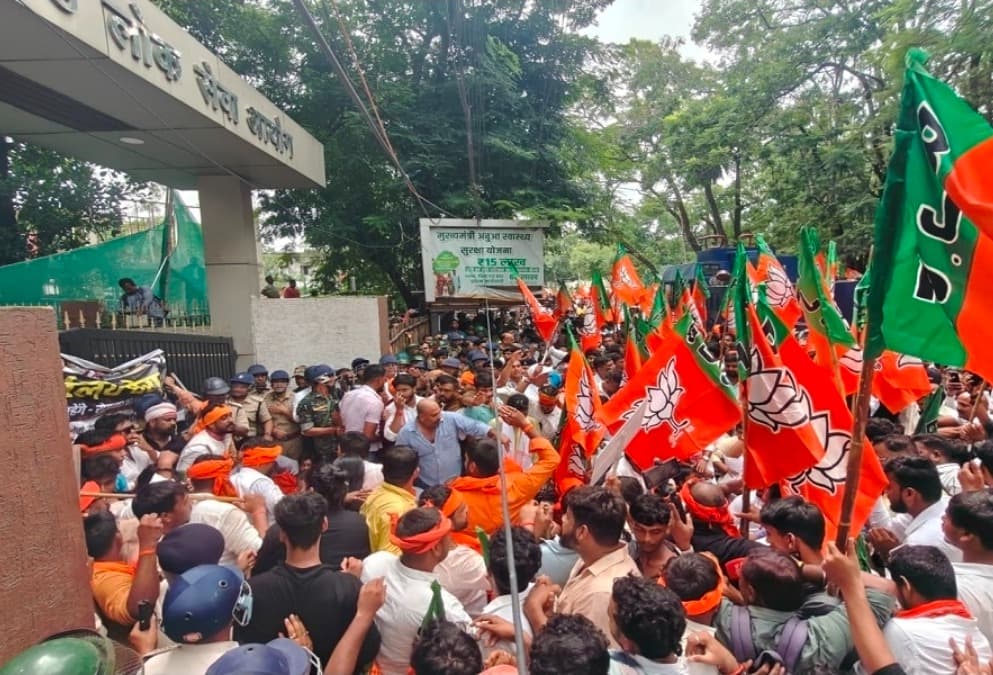 JPSC प्रारंभिक परीक्षा परिणाम को लेकर रांची में गरमाया माहौल, भाजयुमो ने किया JPSC कार्यालय का घेराव