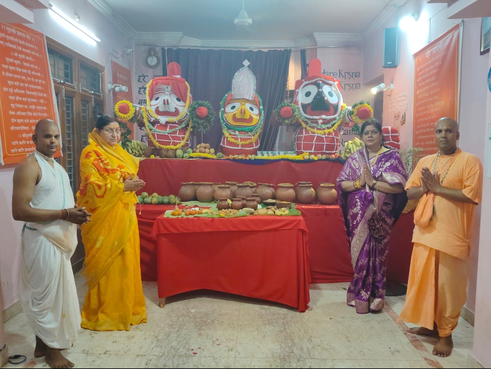 भव्य रथयात्रा में ओम आरोहणम् संस्था ने किया खिचड़ी महाप्रसाद का वितरण