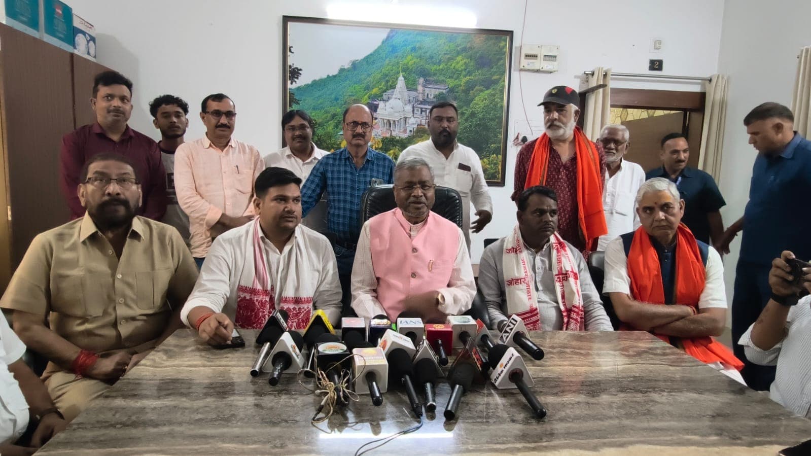राहुल गांधी पर बाबूलाल मरांडी का हमला, बोले- देश में अराजकता फैलाने की हो रही कोशिश
