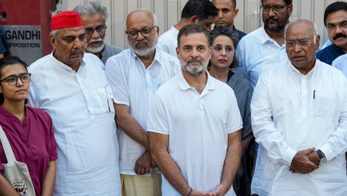 SIR पर राहुल गांधी समेत 13 विपक्षी नेताओं की याचिका पर आज सुनवाई