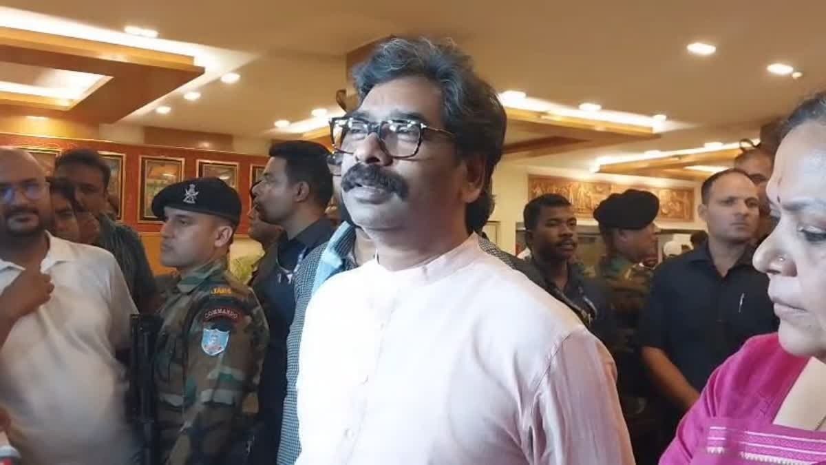 जंतर-मंतर आंदोलन पर बोले हेमंत सोरेन, कहा- युवाओं की आवाज को दबाना लोकतंत्र के लिए ठीक नहीं