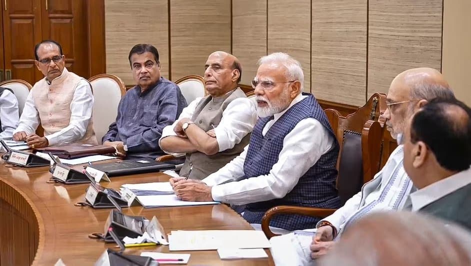 'वंदे मातरम् बिल' से गरमाई सियासत, NEET विवाद के बीच राष्ट्रवाद की पिच पर सरकार का बड़ा दांव!