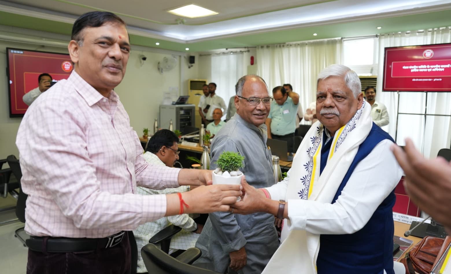 रेलवे संसदीय समिति की बैठक में यात्री सुविधाओं और स्टेशनों के विकास पर मंथन