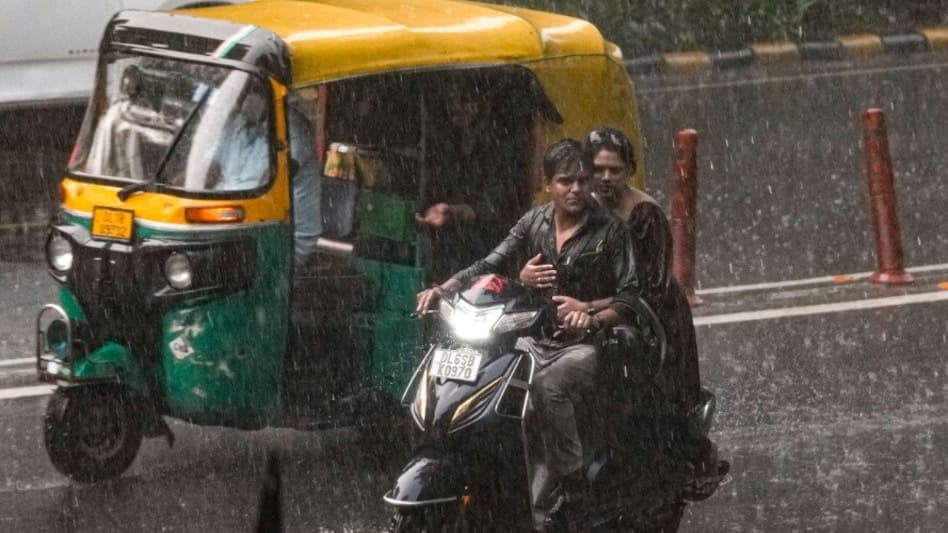 दिल्ली-NCR में झमाझम बारिश, कई इलाकों के लिए ऑरेंज और येलो अलर्ट जारी