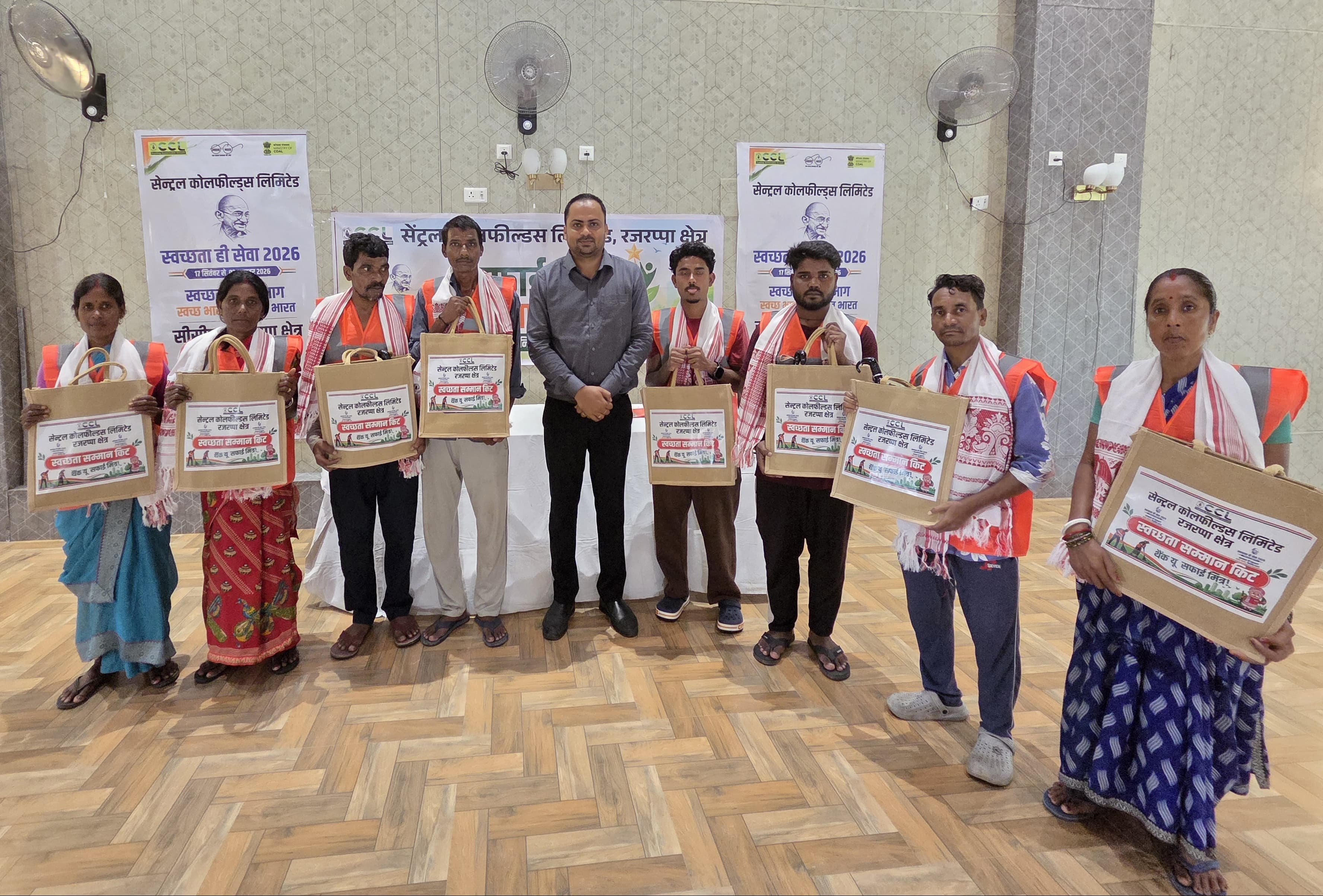सफाई मित्र स्वच्छ एवं स्वस्थ समाज के निर्माण में निभाते हैं महत्वपूर्ण भूमिका 