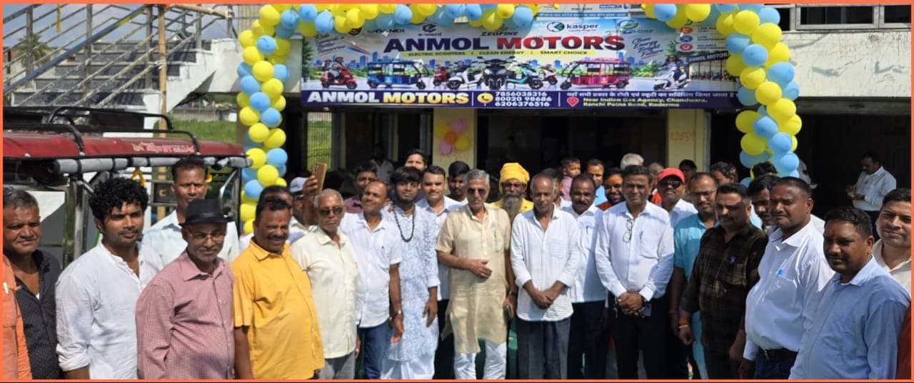 चंदवारा में इलेक्ट्रिक स्कूटर शोरूम का शुभारंभ, उमाशंकर अकेला ने किया उद्घाटन