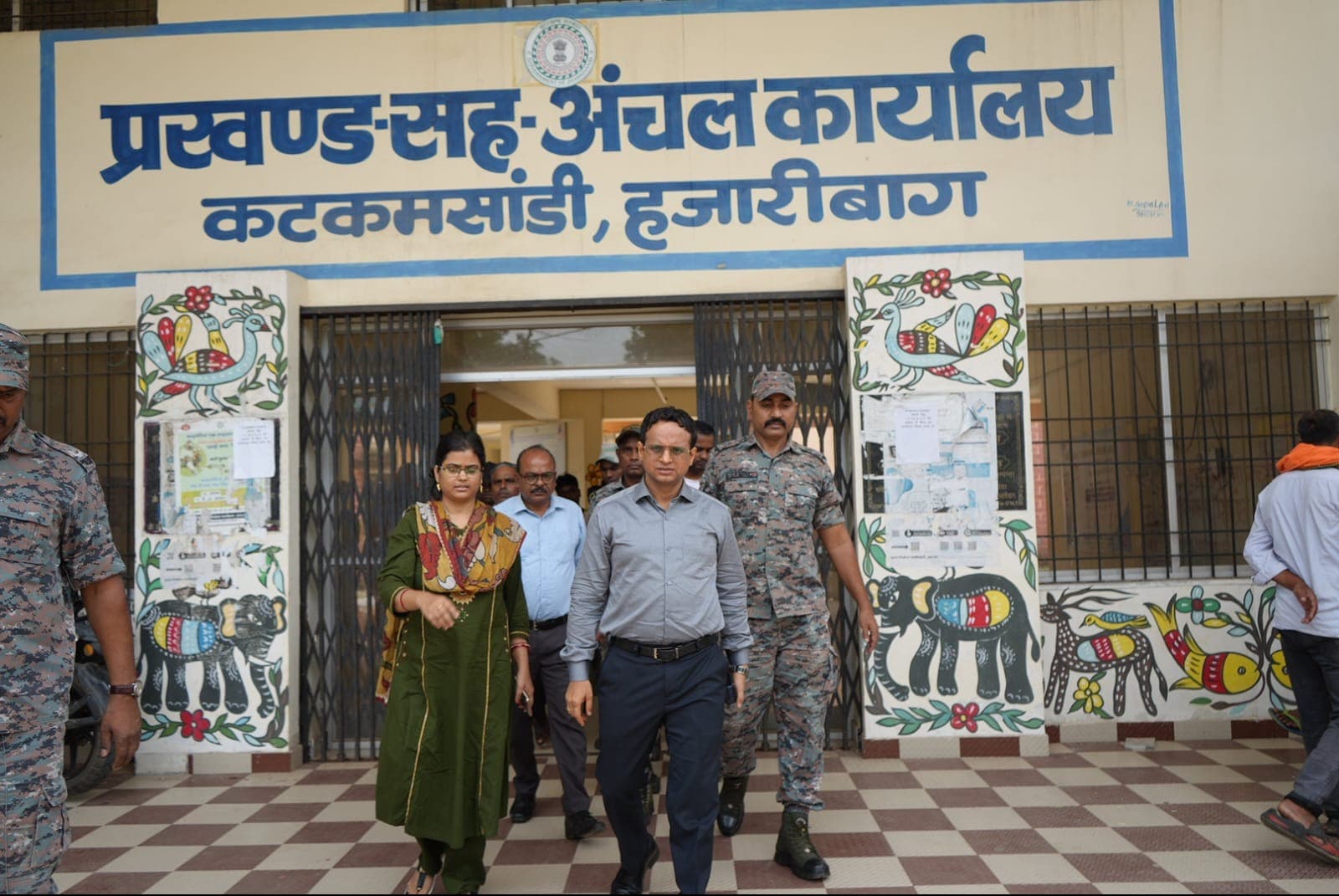 कटकमसांडी में डीसी का औचक निरीक्षण, योजनाओं से लेकर स्वास्थ्य केंद्र तक की जांच