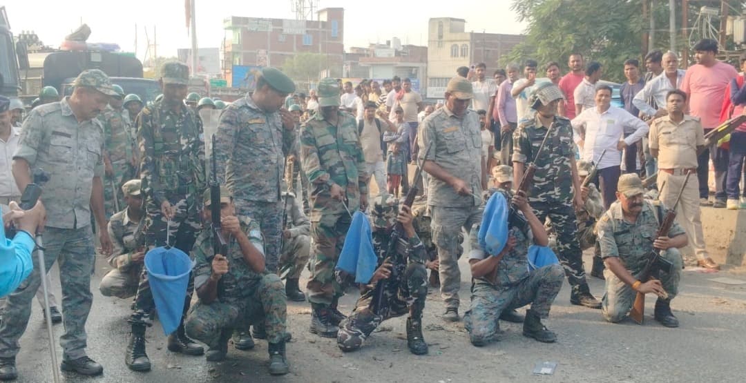बरही में दुर्गापूजा से पहले पुलिस ने किया मॉक ड्रिल, भीड़ नियंत्रण का किया अभ्यास