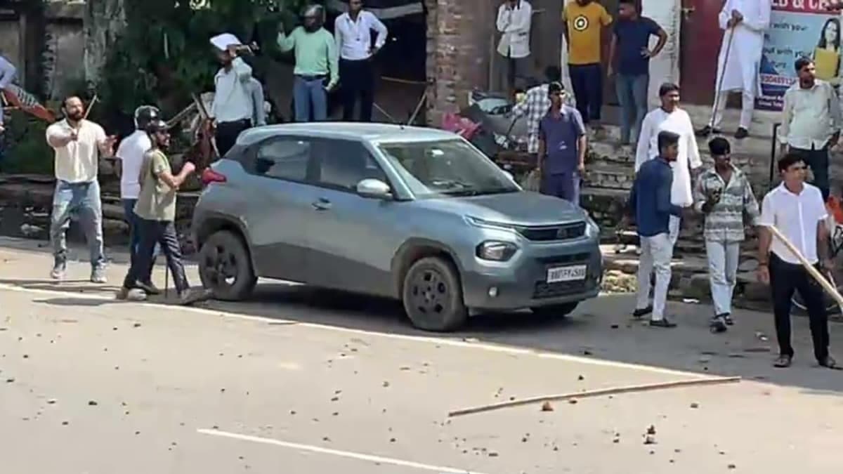पटना में कांग्रेस मुख्यालय के बाहर बवाल, बीजेपी-कांग्रेस कार्यकर्ताओं के बीच पथराव और लाठीबाजी