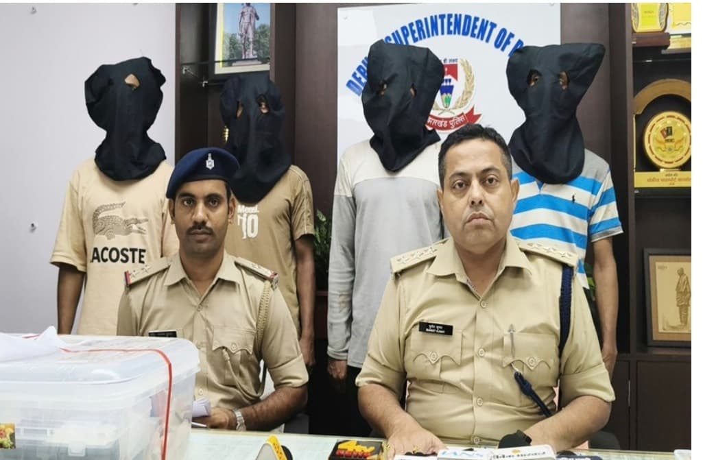 जुगसलाई प्लाईवुड दुकान चोरी का खुलासा, चार आरोपी गिरफ्तार