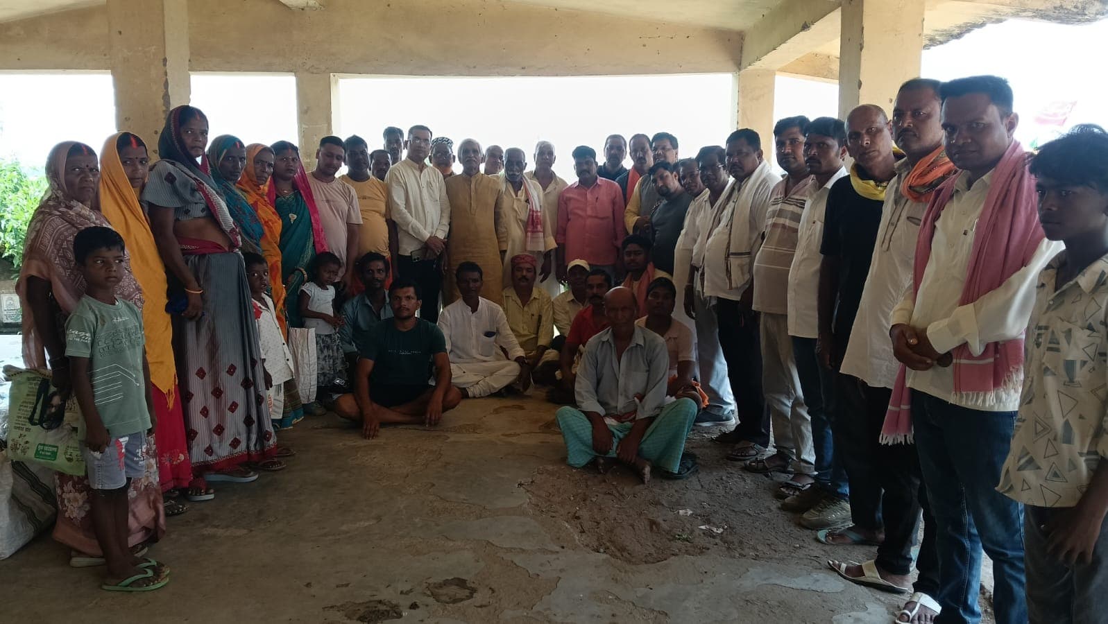 गवर्नर रोड पर कोयल नदी में उच्चस्तरीय पुल निर्माण की मांग तेज, ग्रामीणों ने भरी हुंकार