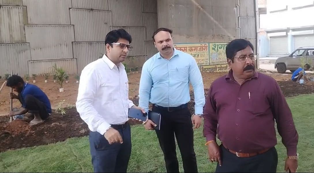 सिंघानी ओवरब्रिज के पास बदलेगी तस्वीर, अतिक्रमण की जगह दिखेगी हरियाली