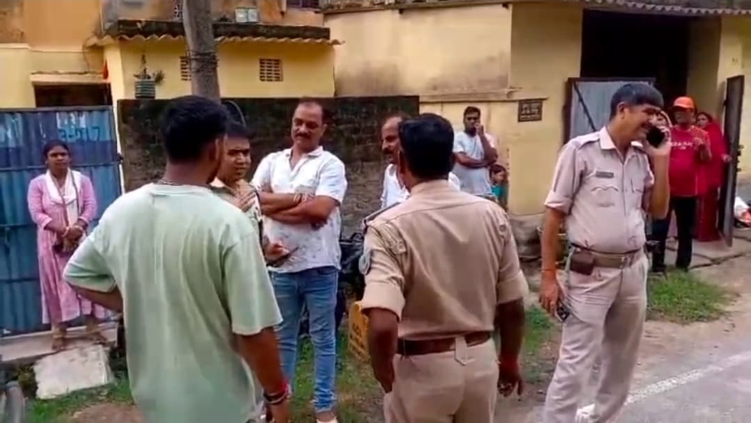 बोकारो में दिनदहाड़े चेन स्नेचिंग, टहल रहे व्यक्ति से सोने की चेन झपटकर फरार हुए बाइक सवार बदमाश