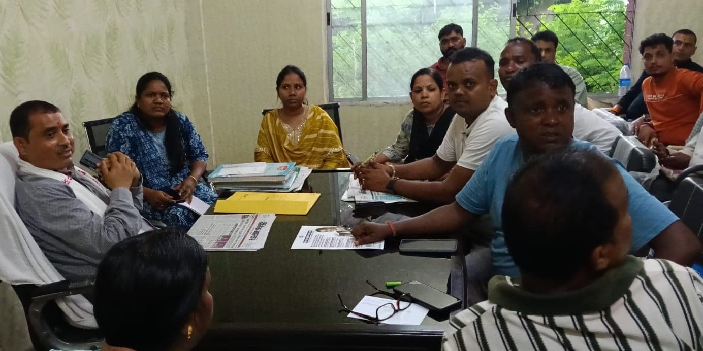 विकास योजनाओं पर विधायक तिवारी महतो सख्त