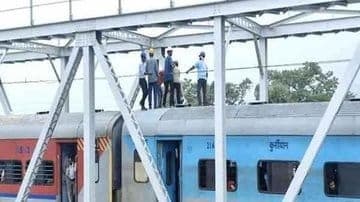 स्टील एक्सप्रेस पर टूटा ओएचई तार, बड़ा रेल हादसा टला