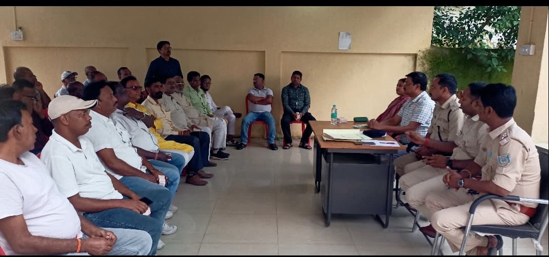 भुरकुंडा थाना में दुर्गा पूजा को लेकर शांति समिति की हुई बैठक