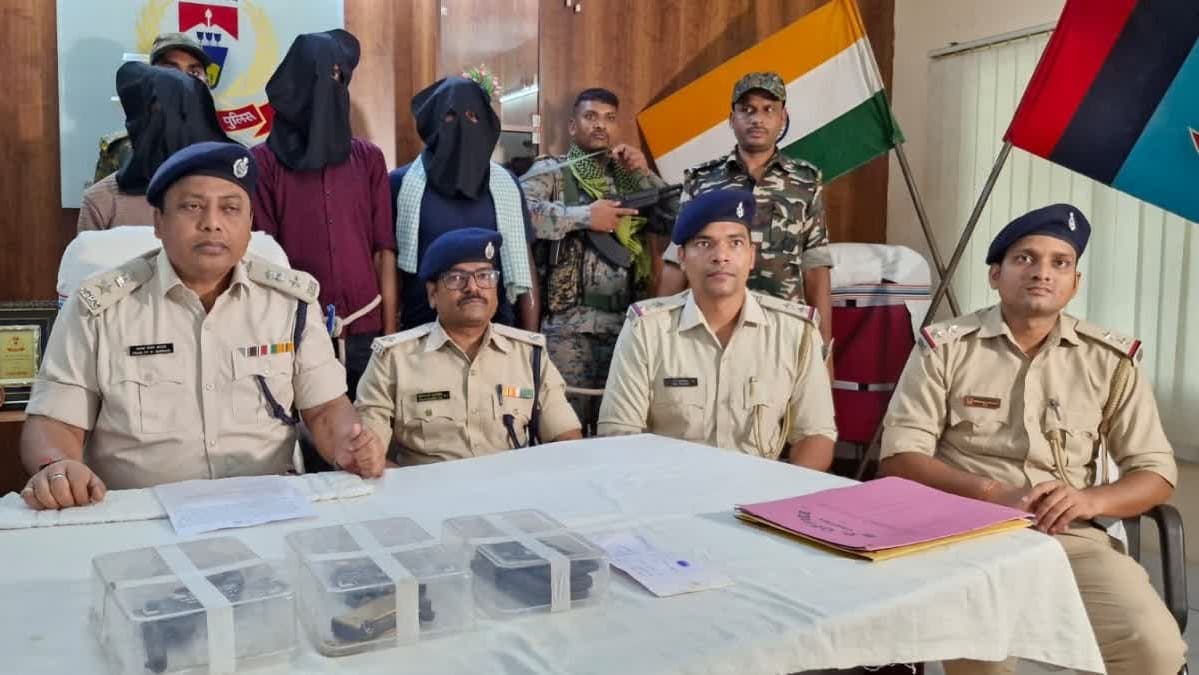 चतरा पुलिस की बड़ी कार्रवाई, राहुल दुबे गैंग के तीन अपराधी हथियारों के साथ गिरफ्तार