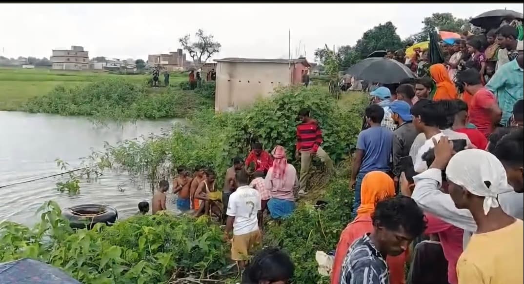 करम विसर्जन के दौरान तालाब में डूबने से सिकंदर की मौत