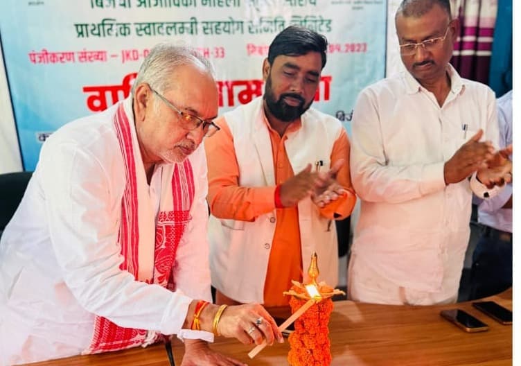 विजैया पंचायत भवन में जेएसएलपीएल की संकुल स्तरीय वार्षिक आमसभा का विधायक मनोज यादव ने किया शुभारंभ