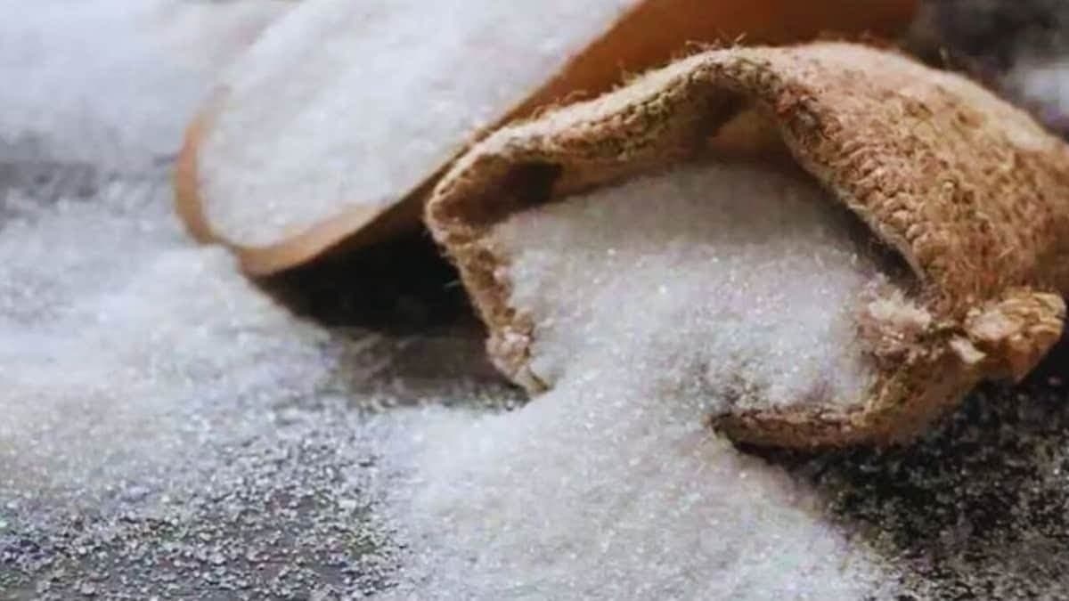 चीनी की जमाखोरी पर केंद्र सरकार का बड़ा एक्शन, स्टॉक रखने की सीमा घटाई