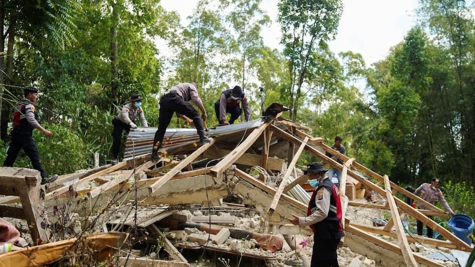 इंडोनेशिया में 7.7 तीव्रता के भूकंप से तबाही, मौत का आंकड़ा 57 पहुंचा; 341 आफ्टरशॉक्स से दहशत