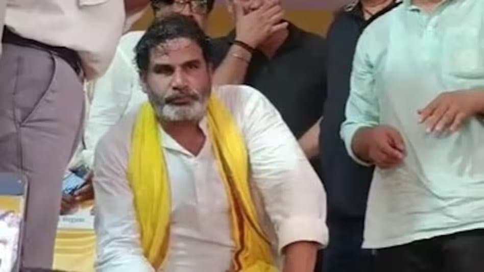उपचुनाव से पहले बड़ा सियासी उलटफेर! जन सुराज के कई नेता BJP में शामिल