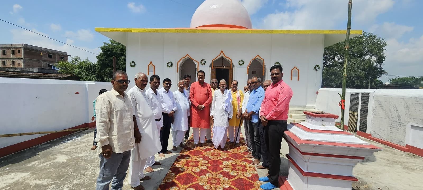 विश्वकर्मा मंदिर में सांसद-विधायक ने की पूजा, दिवंगत मंत्री को दी श्रद्धांजलि