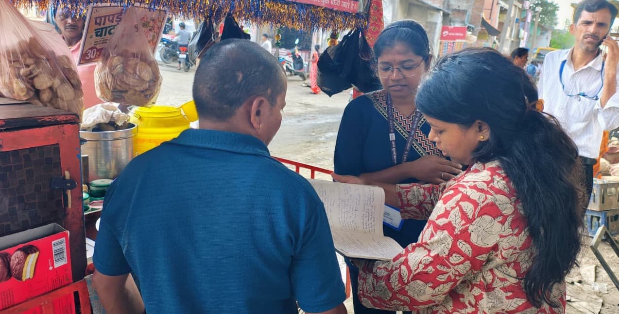 त्योहारों से पहले खाद्य सुरक्षा विभाग की छापेमारी, 11.2 किलो मिठाई नष्ट