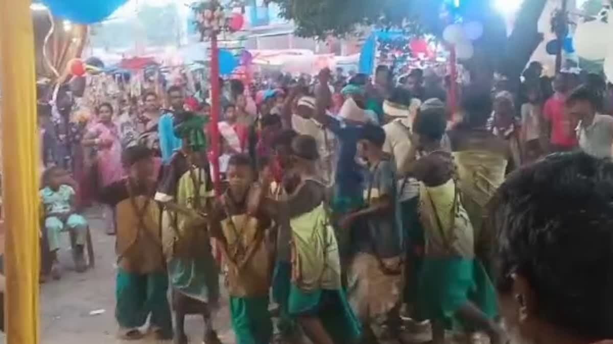 गोड्डा में दशहरा पर संताल आदिवासियों का अनोखा विरोध, महिषासुर को मानते हैं पूर्वज