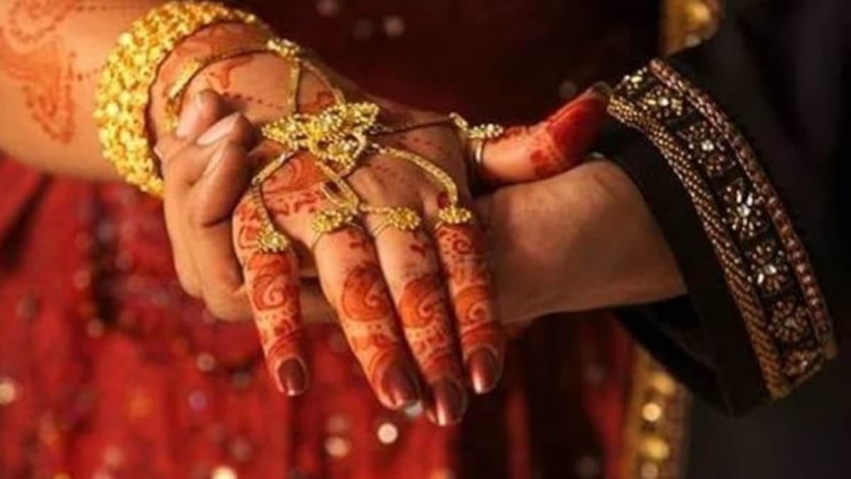 तमिलनाडु में दुल्हनों को मिलेगा आठ ग्राम सोना और साड़ी